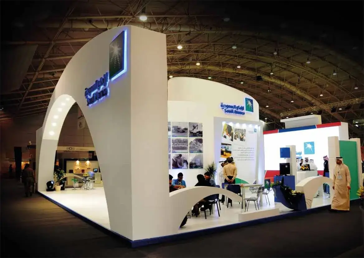 Custom exhibition booth design and construction for high-traffic trade show in Riyadh