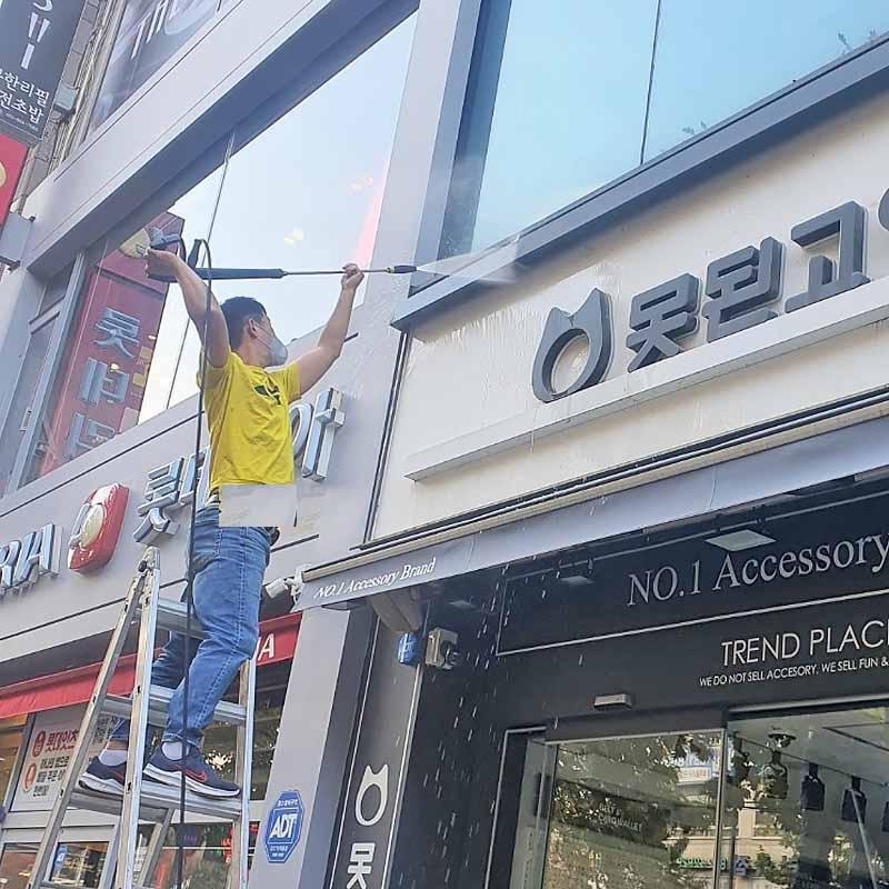 LED Acrylic Sign Cleaning